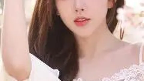 “杜威退赛：争议中遭T+脚踝扭伤，搀扶下离场，尚余三战才可参评奖项”